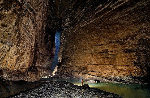 6. Er Wang Dong ve Hang Son Doong mağaraları o kadar büyüktürler ki kendi iklimleri vardır.