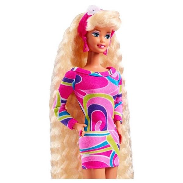 Bu çekimin ilhamı da Barbie'nin 1992'de çıkardığı özel kutlama bebeğiydi.