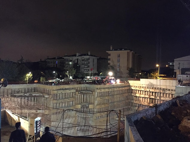 Çevredeki 3 bina tedbir amaçlı boşaltıldı.