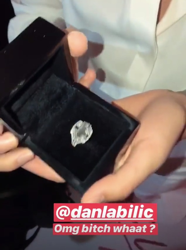 Danla Bilic de kafamız kadar pırlanta yüzük almış bir de...