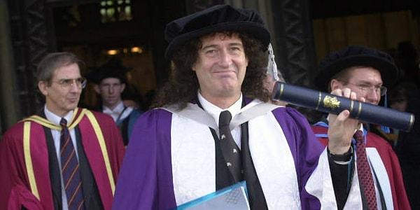 Imperial Collage Londra'da fizik ve matematik okuyan Brian May, burada doktoraya başladı. Yıllar sonra 2006'da astrofizik doktorasını verip 2007'de konuk araştırmacı olarak çalışmaya başladı.