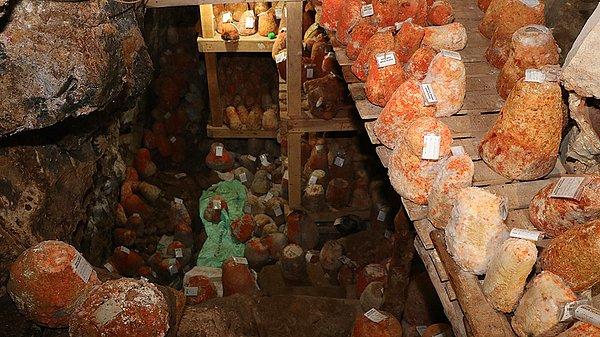 Karaman'ın, eski adı Divle olan köyündeki 250 metrelik mağarada dünyanın en özel peynirlerinden birisi üretiliyor