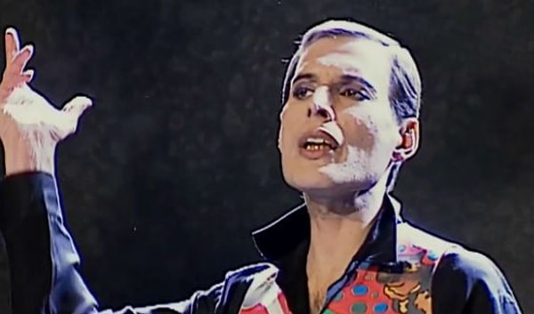 13. Вскоре стало известно о болезни Меркьюри