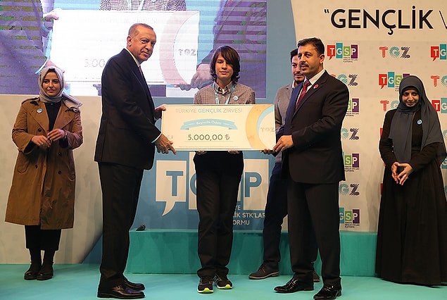 "Ülkemizde değişime direnmeyi çağdaşlık sanan fosilleşmiş bir zihniyet var"