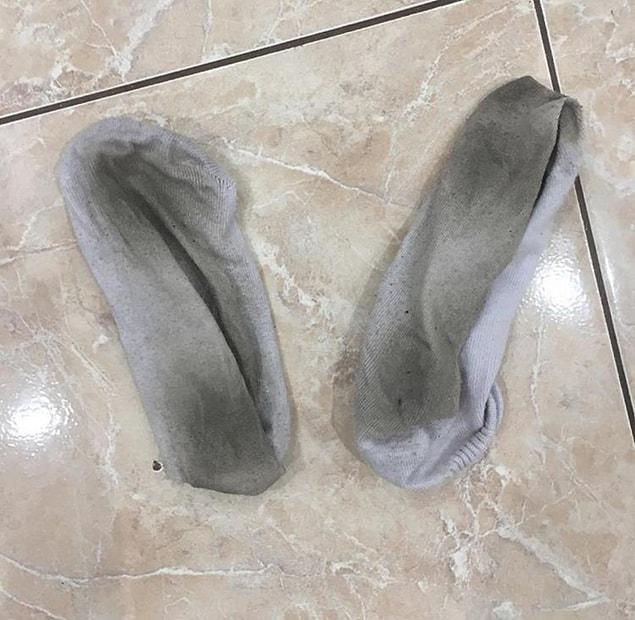Roxy started selling shoes and dirty socks on her social media accounts!