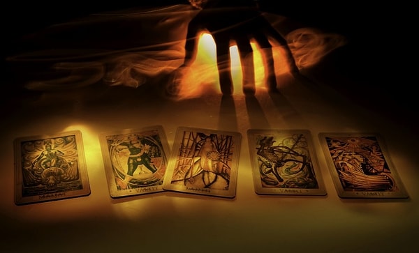 10. Выберите самую загадочную карту: