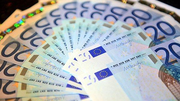 Polis aynı zamanda kadının evinde nakit olarak 40 bin euro bulduğunu açıkladı.