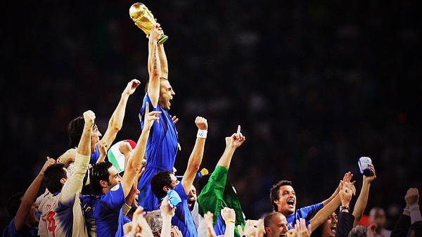 2. В какой стране два раза в истории проводился Чемпионат мира по футболу?