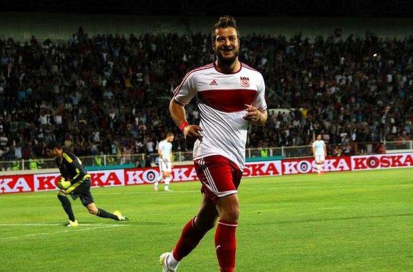 2014-15 sezonunda Sivasspor'a transfer olan Batuhan, ilk sezonunda 39 maçta 10 gol atarak ve takıma yaptığı katkılarla göz doldurmuştu.