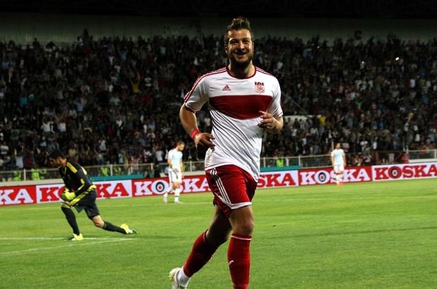 2014-15 sezonunda Sivasspor'a transfer olan Batuhan, ilk sezonunda 39 maçta 10 gol atarak ve takıma yaptığı katkılarla göz doldurmuştu.
