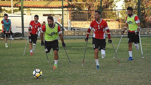Meksika'nın San Juan de los Lagos kentinde düzenlenen şampiyonada Ampute milli takımımız Kenya, Liberya ve ABD'nin yer aldığı gruptan çıkarak 2. tura yükseldi.