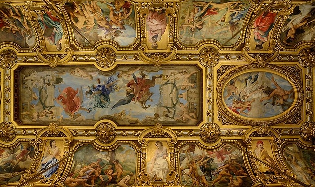 Palais Garnier, yalnızca büyüleyici dış görünüşüyle değil iç dizaynıyla da tam bir başyapıt...