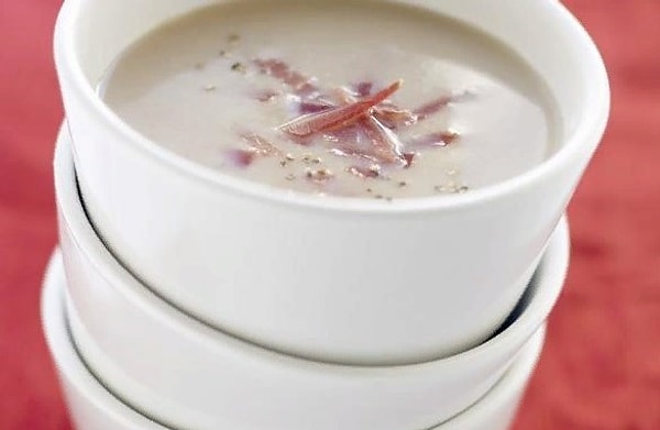 18. Считается хорошим тоном помочь официанту, поставив тарелки одну в другую.