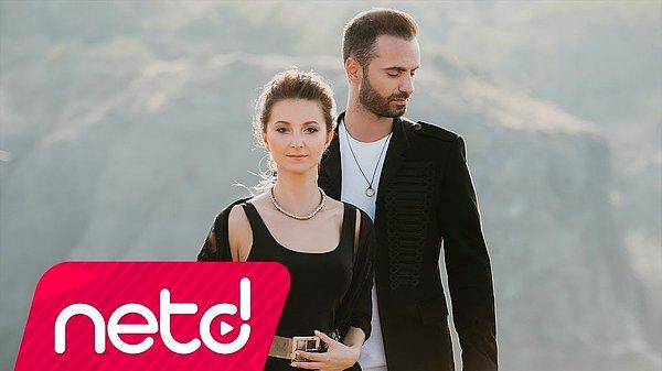 Elvan Günaydın & Eren Sandal - İki Sıradan Şarkı Sözleri