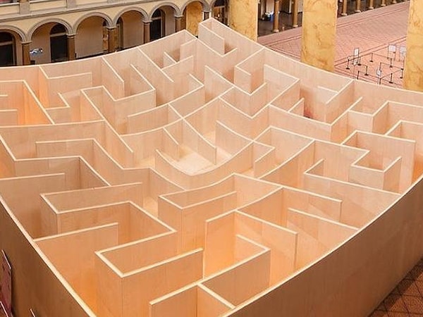 1. Что из этого является крупнейшим памятником архитектуры?