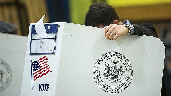 ABD'de Kongre ara seçimlerinin resmi olmayan sonuçlarına göre Demokratlar, Temsilciler Meclisi'nde üstünlüğü Cumhuriyetçilerin elinden aldı.