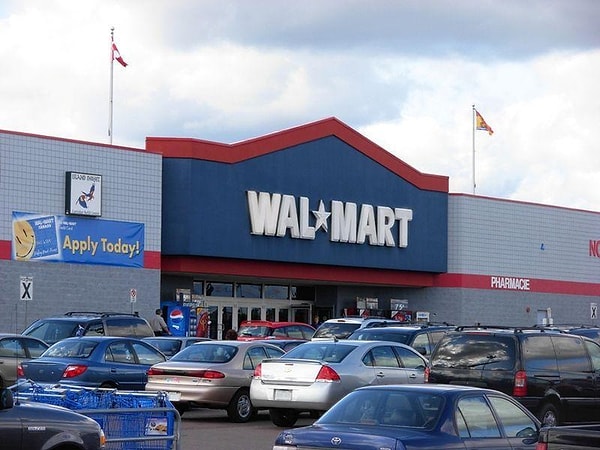 9. Сотрудник супермаркета Walmart