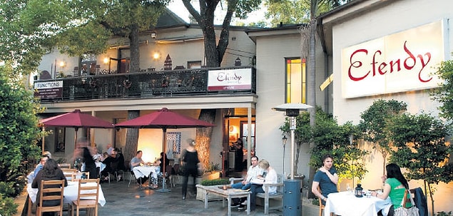 Somer şef ve büyük ilgi gören Efendy restoranı yıllarca ödülden ödüle koştu.