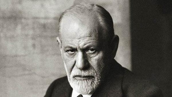 Sigmund Freud’un kitaplarını okuyarak analiz yaptığını kabul etti.