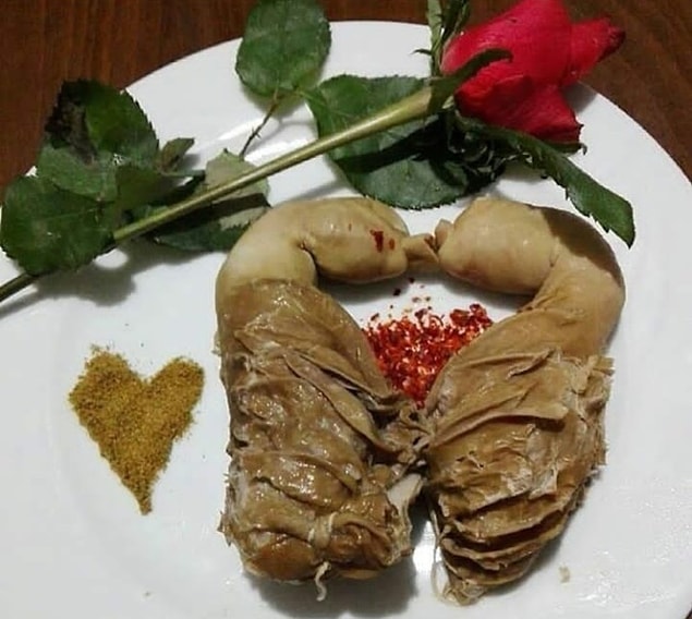 2. Biliyorum, seviyorsunuz ama bir şırdanı bu kadar romantikleştirecek ne vardı?