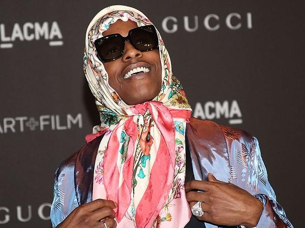 Son olarak ünlü rap yıldızı A$AP Rocky, bir galaya başörtüsü ile katıldı.