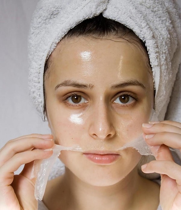 6. В чем польза пилинга? Он провоцирует выработку коллагена и стимулирует обновление клеток, подтягивает кожу и обеспечивает более ровный тон, наполняя ее естественным сиянием.