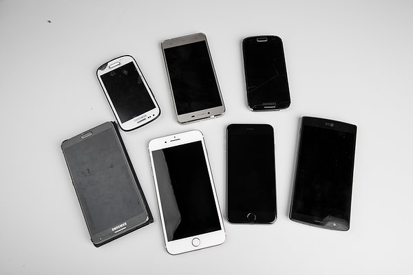 "Сегодняшние телефоны более сложны и имеют множество функций, таких как Wi-Fi, GPS, 2G/3G. Хотя в исследовании использовался больший уровень радиации, чем мы подвергаемся в нашей повседневной жизни, его результаты подтверждают плохие последствия излучения мобильных телефонов».