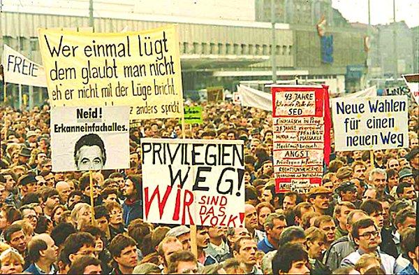 Doğu Almanya'da insanlar özgürlük için 1989'un yaz aylarında sokaklara çıktı.