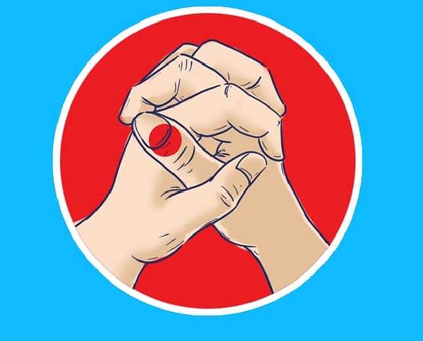 2. Сверху большой палец левой руки: