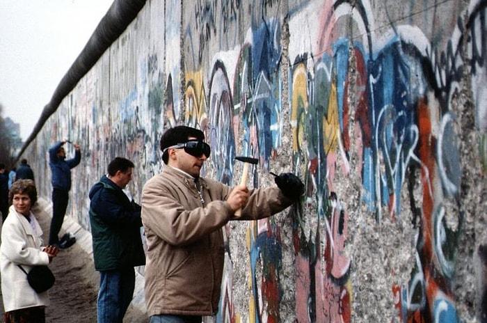 Sadece Almanya'yı Değil Tüm Dünyayı Ayıran Bir Sınırdı: Berlin Duvarı'nın Yıkılışının Üzerinden 29 Yıl Geçti