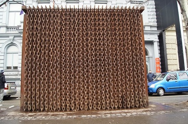 6. «Железный занавес» - это...