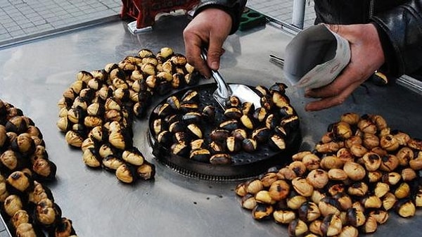 11. Зимой в Турции можно отведать жареных каштанов