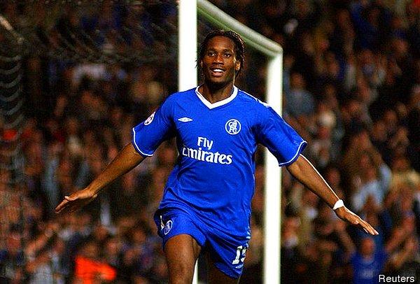Her sezon gösterdiği başarılı performans ile transferin gözde isimlerinden olmayı başaran Drogba, 2004 yılında 38.5 milyon euro karşılığında Chelsea'ye transfer oldu.