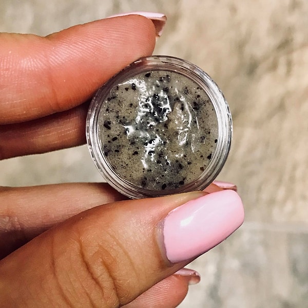 4. Скраб для губ