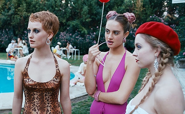 4. "Под Сильвер-Лэйк"