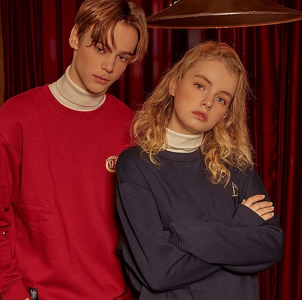 Спешим вас обрадовать: теперь, благодаря корейскому бренду одежды SPAO, каждый может принарядиться и выглядеть как настоящий мастер магии из Гарри Поттера.