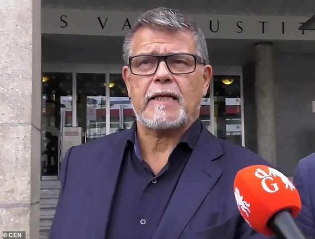 69 yaşındaki Emile Ratelband, Tinder'da daha fazla kadını tavlamak için yaşını 20 yıl küçültmek istiyor!