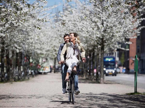 1. Как вы относитесь к моногамии?