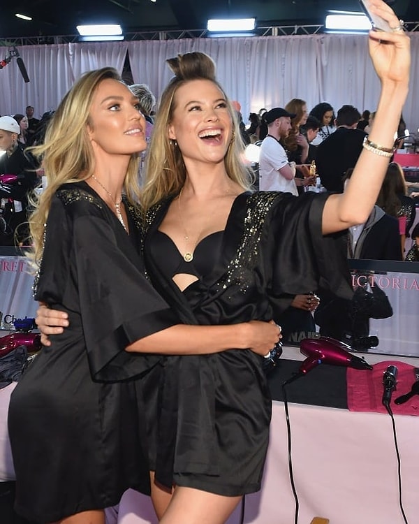 Нельзя не отметить, что в 2017 у обеих моделей была уже вторая беременность.