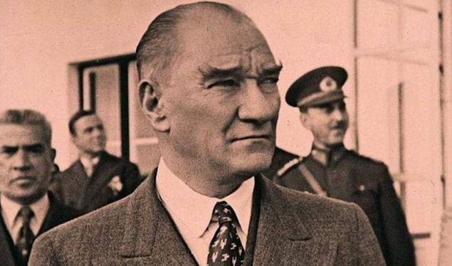 "Taşı, omuzlar üstünde en büyük hakikati taşımaktasın. Sen de bir yanından tut ve taşı!"