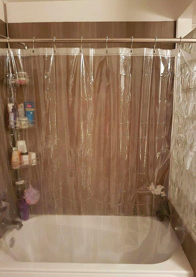 7. "Karım aşırı seksi, bu yüzden duş perdesini ben seçtim."