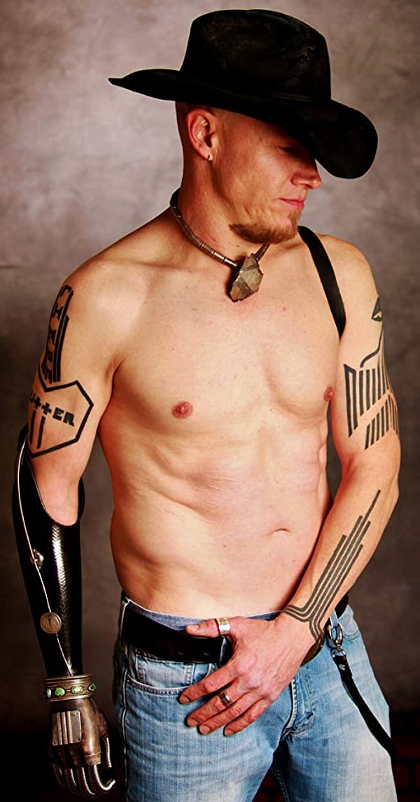 Актер признался, что тогда, 17 лет назад, у него было обострение психического расстройства