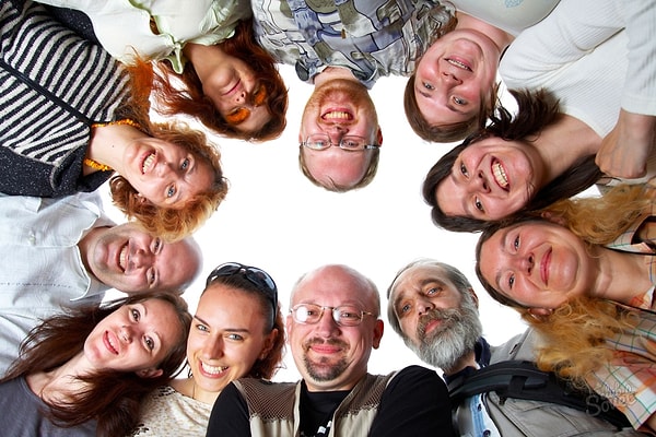 За вами следят дальние родственники!