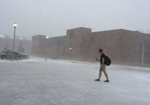 13. «Парень в моем университете в Канаде идет на пары»