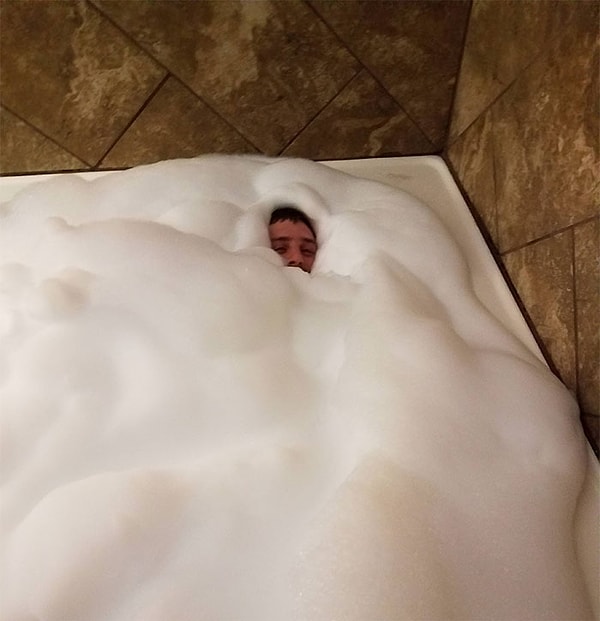 14. "Оставь парня одного на 5 минут"