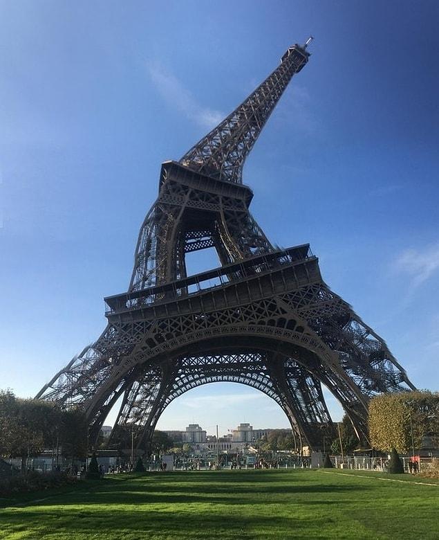 3. “Tried to take a panoramic picture of the Eiffel Tower today, it went surprisingly well!”