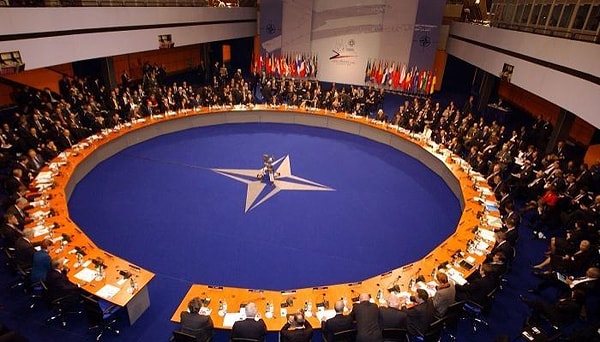 5. Какое государство первоначально входило в блок НАТО?