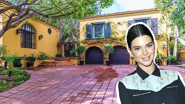 Kendall Jenner yoğun temposundan dolayı bir süredir evinde değil. Onun evi de yangından etkilendi.