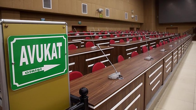 'Her gün kapısını yumrukluyor, ölümle tehdit ediyor'
