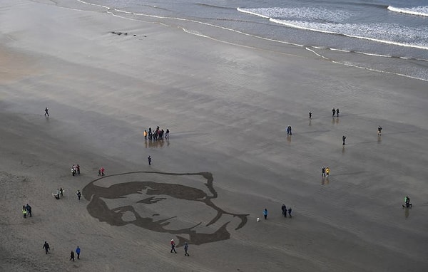 В воскресенье в Лондоне состоялся парад, но в этом году его затмила другая акция.